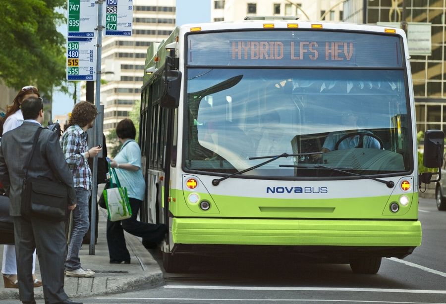 Autobusy Volvo jedou do Quebecu
